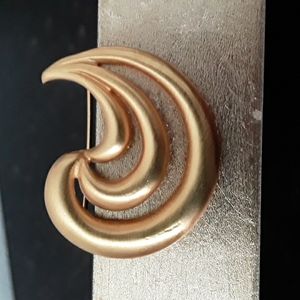 Vtg Anne Klein Pin / Brooch, matte gold tone